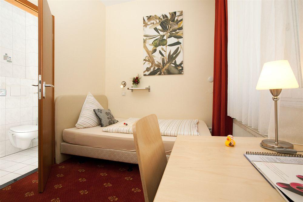 Hotel Domstern Кёльн Экстерьер фото