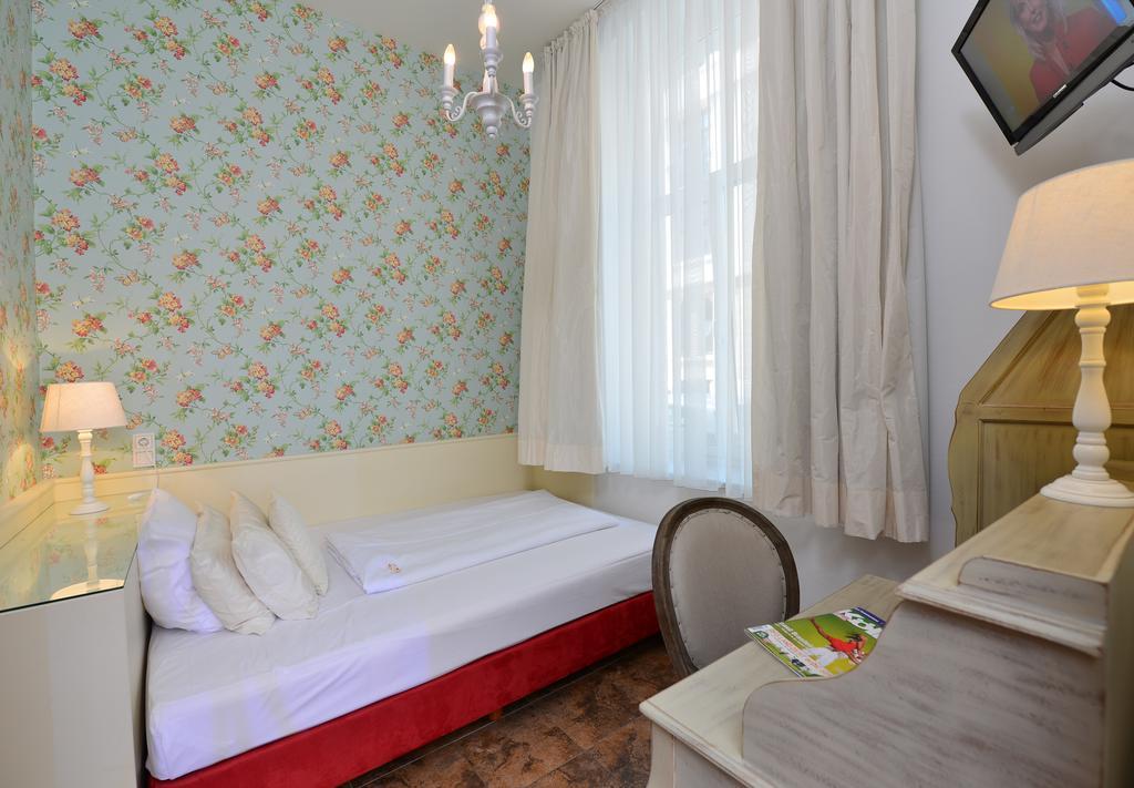 Hotel Domstern Кёльн Экстерьер фото