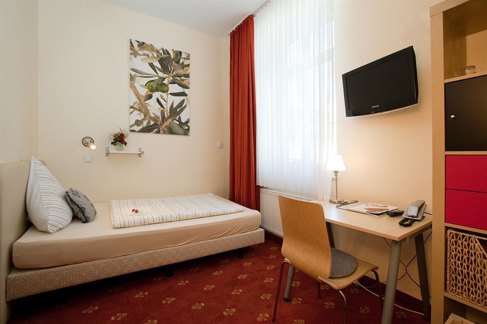 Hotel Domstern Кёльн Экстерьер фото